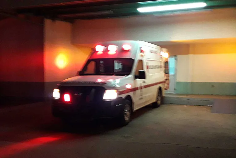 Atienden a dos menores en hospital por golpes e intoxicación