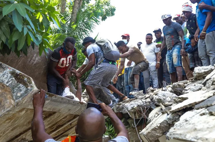 Sufre Haití sismo de magnitud 4.9 en medio de inundaciones