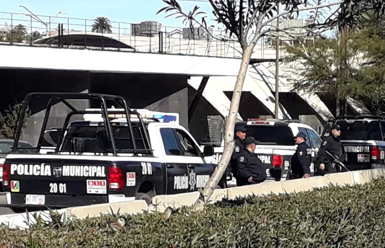 Lesionan a mujer que vendía gelatinas y huyen