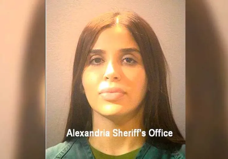 Libre Emma Coronel, sale de la cárcel