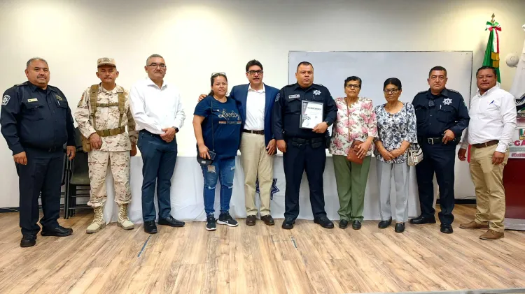 Reconocen a oficial Sauceda como Policía del mes en Nogales