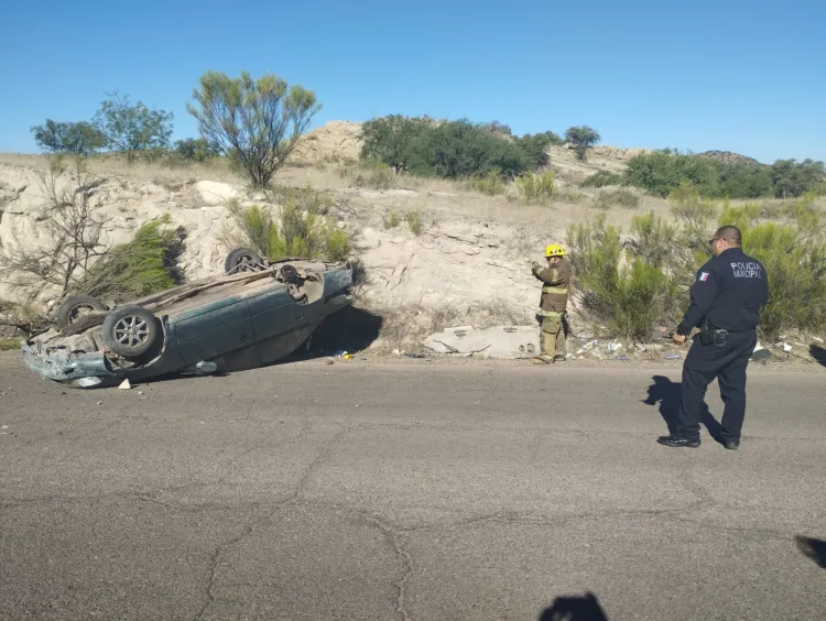 Volcamiento deja tres niños heridos