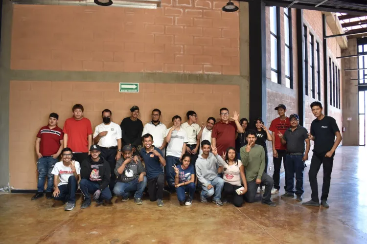 Conocen alumnos de CAM 1 y 43 actividades del FARO