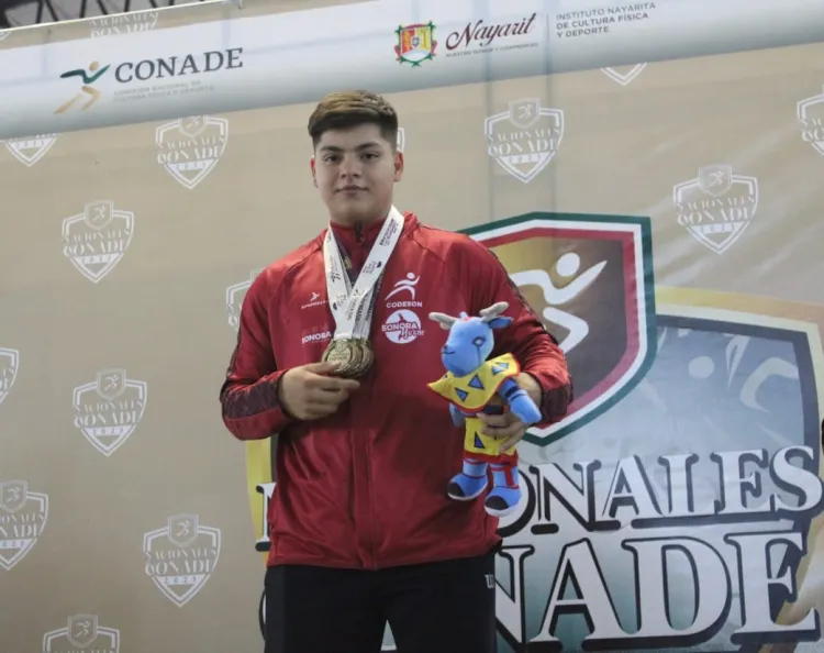 Estudiante del Cecytes se lleva oro