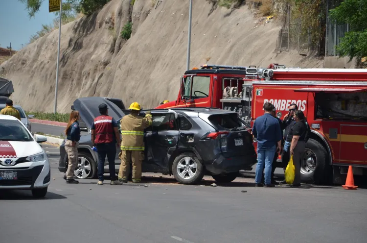 Tres lesionados en aparatoso choque