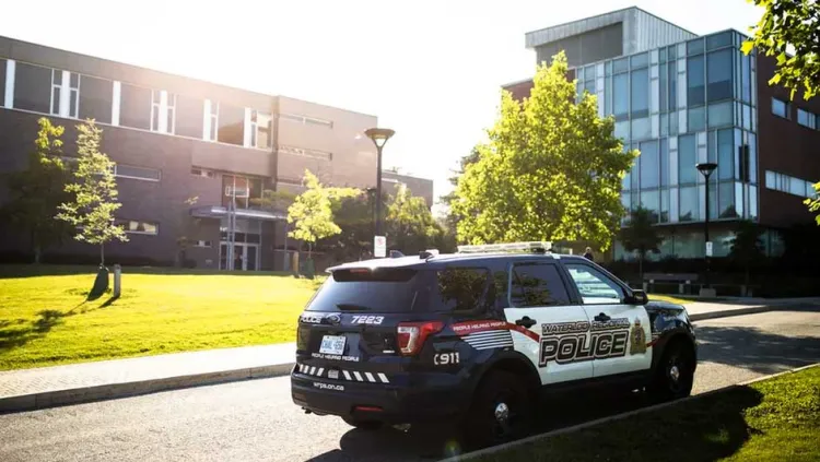 Sufren agresiones profesor y alumnos en universidad de Canadá