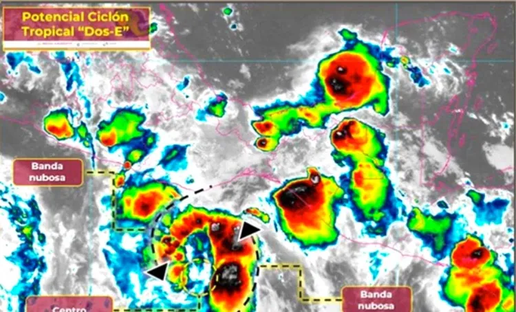 Llega ciclón tropical "Dos E" frente a las costas de Oaxaca
