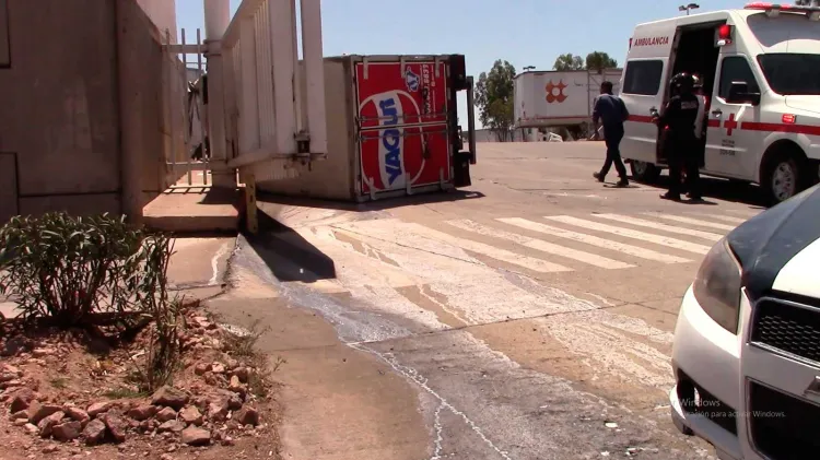 Pierde control de vehículo y vuelca