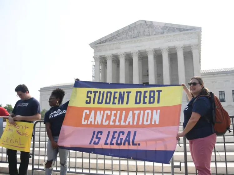 “Destruye” Corte Suprema de EU plan de Biden para condonar préstamos estudiantiles