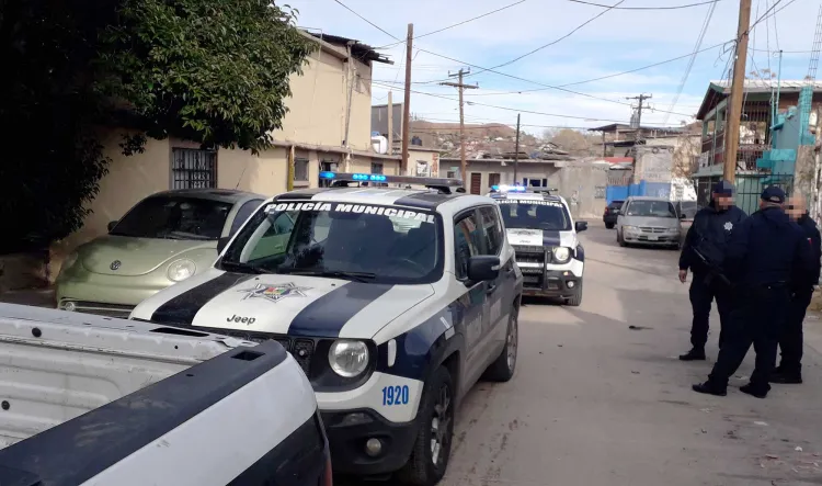 Entran a domicilio, se llevan tv y dinero