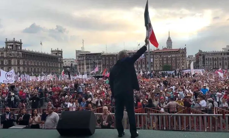“¡Gracias, pueblo!”, AMLO agradece asistencia al Zócalo