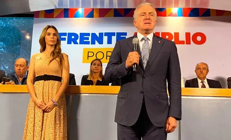 Se registra Santiago Creel como primer aspirante de la oposición