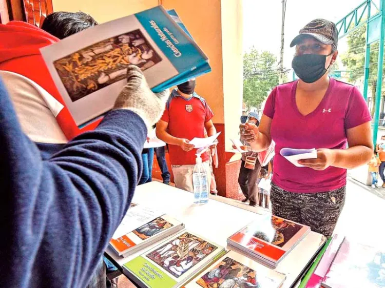 Manda jueza a SEP y a Conaliteg suspender elaboración de libros de texto