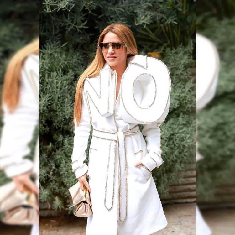 Impacta Shakira con espectacular vestido en Paris