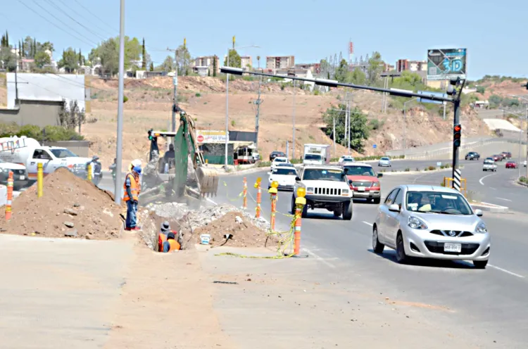 Abren pavimento en periférico para trabajos de desarrollo