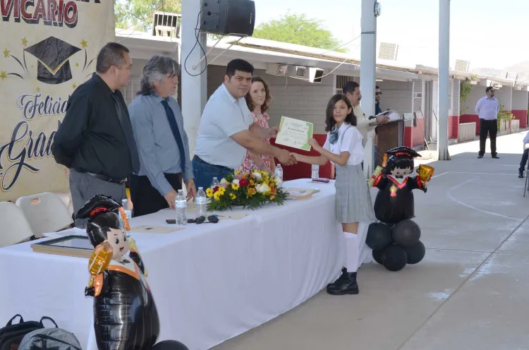 Reconocen estudiantes de primaria Leona Vicario