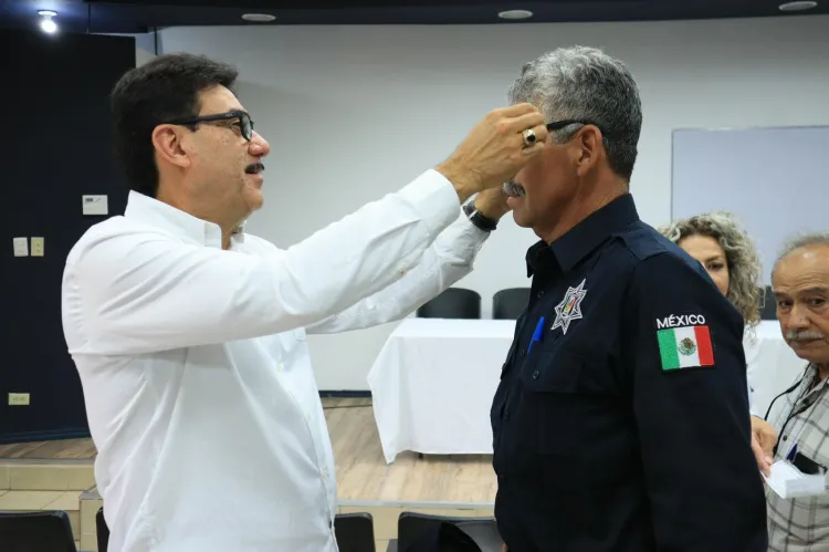 Dotan de lentes a policías municipales