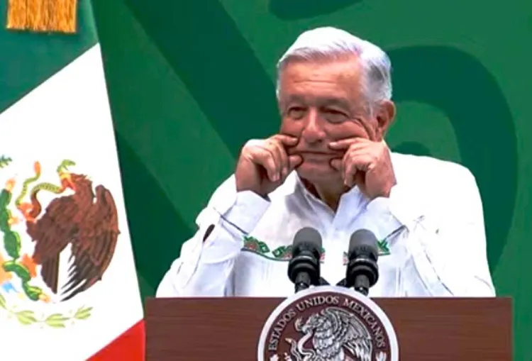 "Me quieren silenciar", acusa AMLO tras denuncia de Xóchitl Gálvez
