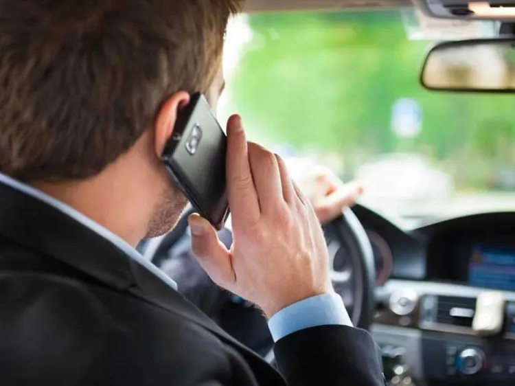 Atropellan a despachador de combustible; conductor iba en su celular