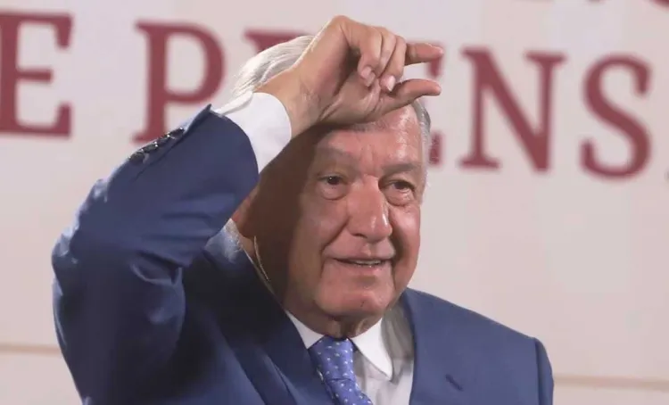 Acatará López Obrador “bajo protesta” medidas del INE sobre proceso electoral