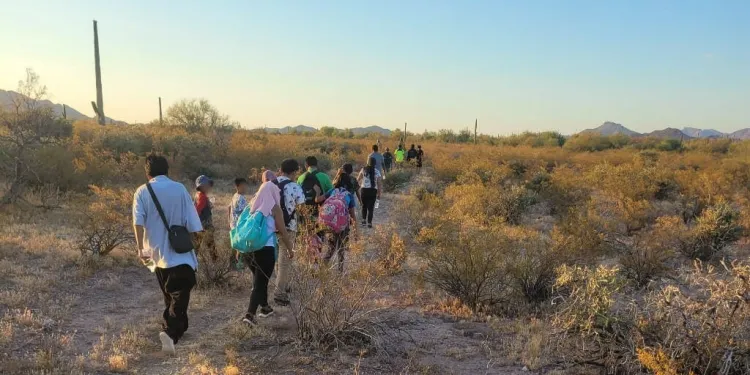 Rescatan a migrantes del desierto de Arizona