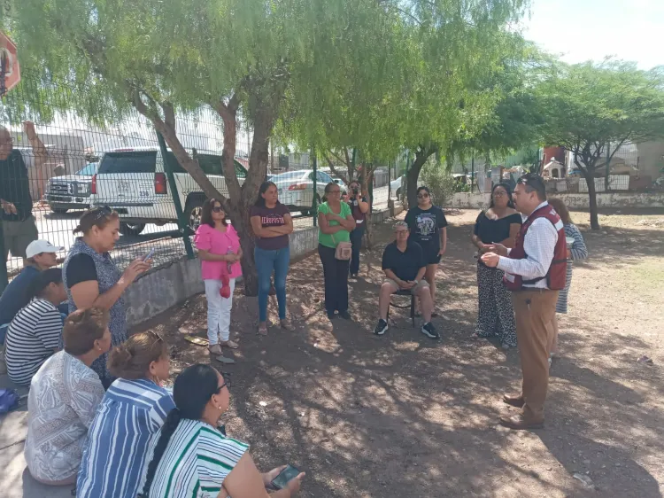 Atiende titular del Oomapas a residentes de Las Terrazas