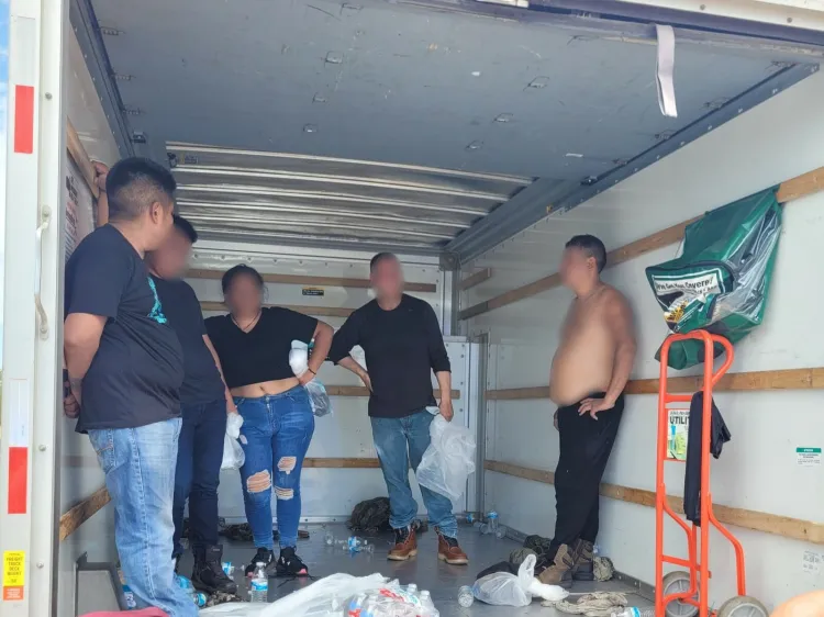 Aseguran a migrantes al sur de Arizona