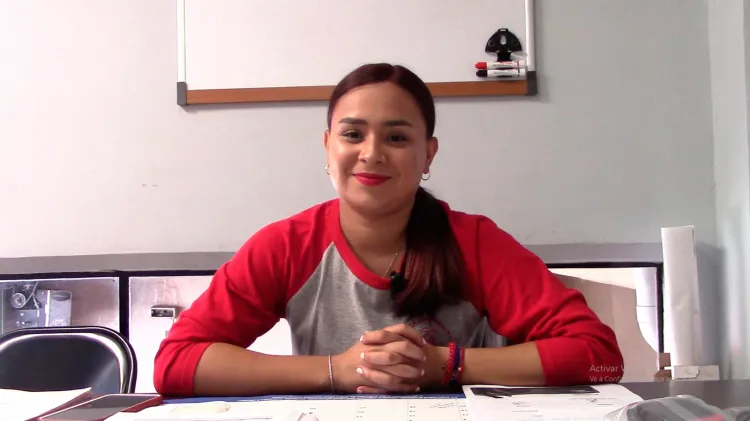 Aspira bombera a ser algo más que voluntaria