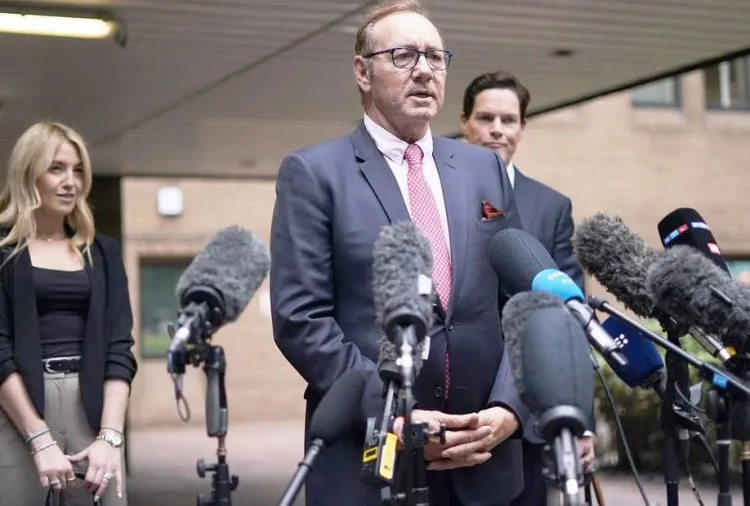 Absuelven a Kevin Spacey de cargos en Londres