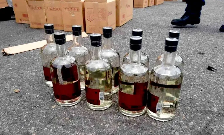 Aseguran metanfetamina en botellas de mezcal artesanal