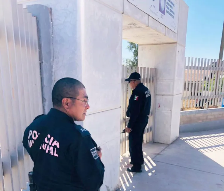 Denuncian robo y daños de escuela