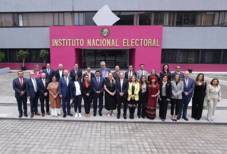 Se reúnen gobernadores de la Conago con representantes del INE