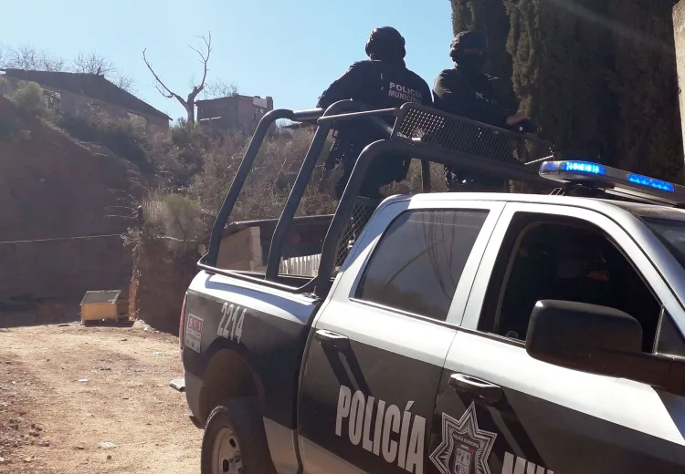 Encuentra a su vecino dentro de su casa