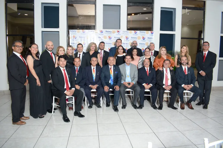 Toma protesta nueva mesa directiva del Club Rotario Nogales Industrial