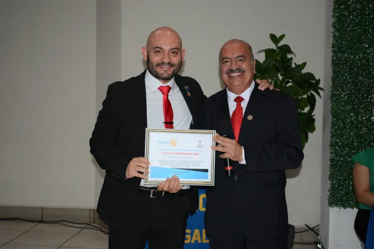 Es Michel Liera Rotario del Año