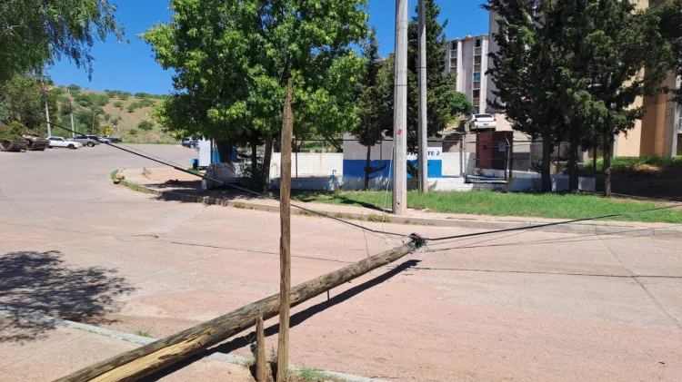 Aumentan reportes al 911 por caída de postes