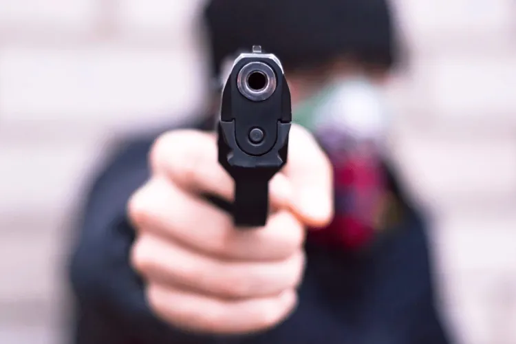 Despojan a mujer de su vehículo a punta de pistola