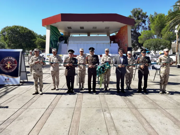 Celebran aniversario de la Aduana y del Colegio Militar