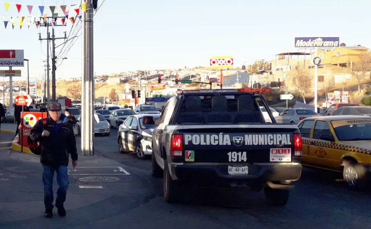 Atraca sujeto a mano armada farmacia y se lleva dinero en efectivo