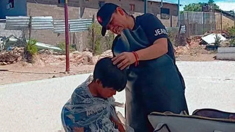 Ediles cortan cabello gratis para regreso a clases