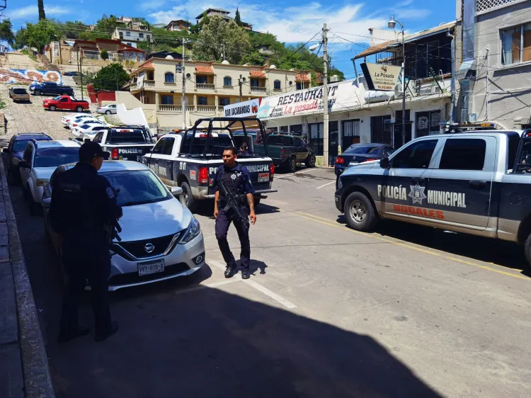 Provoca despojo de vehículo fuerte movilización policiaca