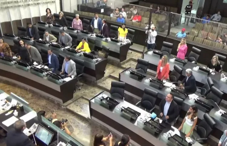 Aprueban exhortar a Salud declarar emergencia por rickettsia