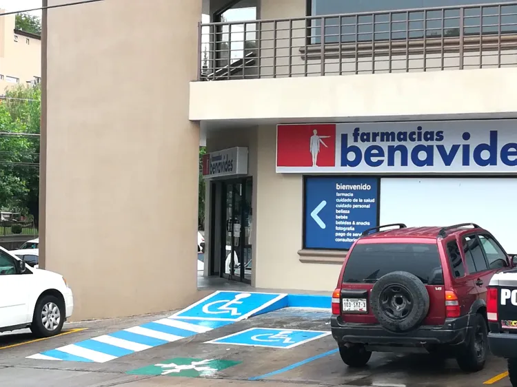 Asalta mujer farmacia en la Kennedy