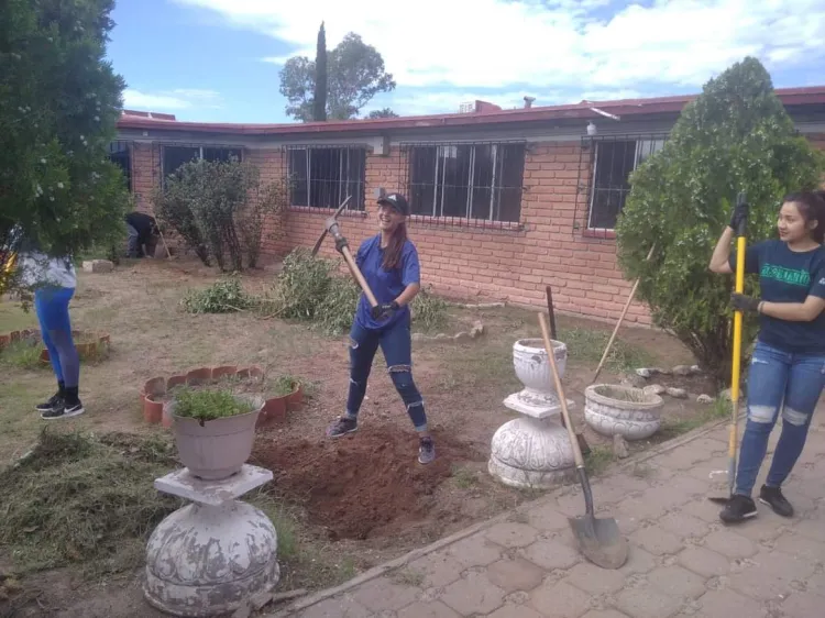 Mantiene Ecobarrio limpieza y reforestación en Asilo de Ancianos