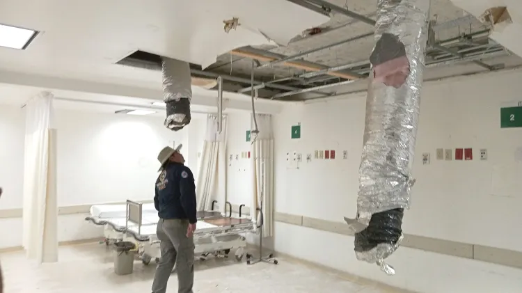 Sufre daños parte de techo de emergencias del Hospital IMSS Bienestar