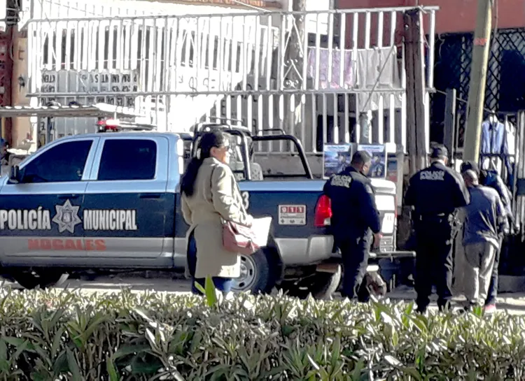 Entran a tienda por boquete en el techo