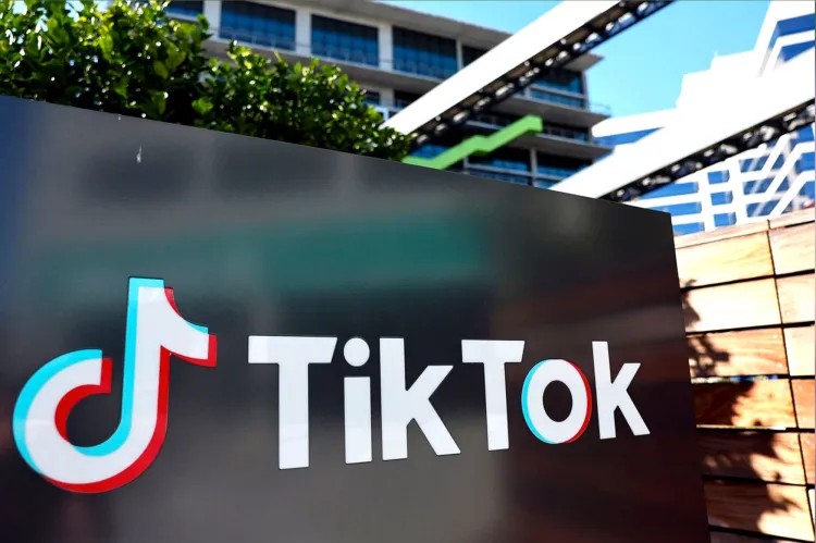 Multa UE a TikTok por violar ley de datos de menores