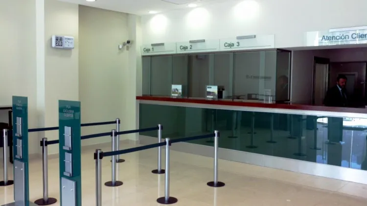 Disminuyen sucursales bancarias por avance digital
