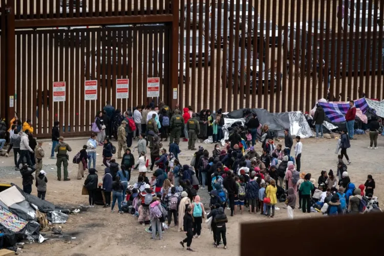 Cruces fronterizos a EU rompen récord en agosto