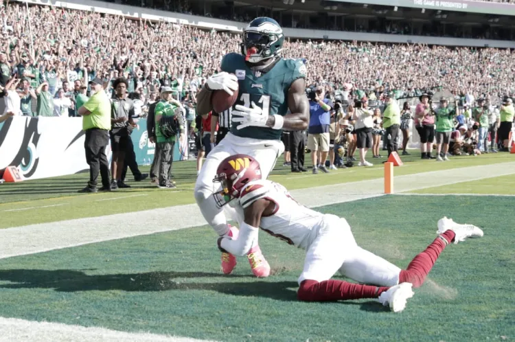 Aguilas y Niners exponen invictos